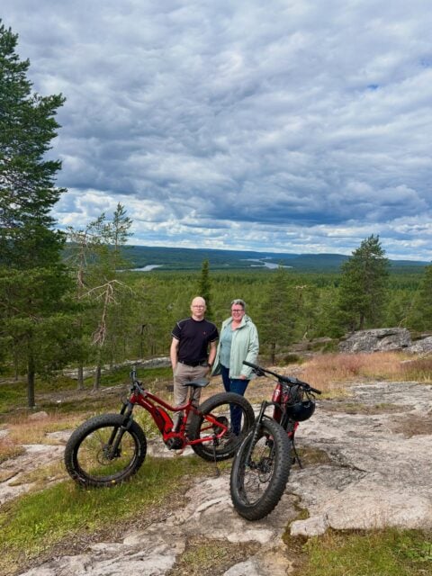 Explore the magic of Lapland on two wheels ✨
Our Guided E-Bike Adventure takes you away from the city streets of Rovaniemi and deep into the peaceful Arctic nature. With an electric bike, you can enjoy the journey effortlessly while taking in the stunning forests, rivers, and landscapes along the way.
The highlight of the adventure? Reaching Kuninkaanlaavu (King’s Hut) — one of Rovaniemi’s most beautiful viewpoints, where you can admire breathtaking views over the Ounasjoki River and surrounding wilderness. 🌲
After the ride, it’s time for a true Finnish outdoor experience: a warm drink by the fire, freshly grilled sausages, traditional Finnish leipäjuusto, and a peaceful moment surrounded by nature. 🔥☕
A perfect summer activity for those who want to experience the authentic side of Lapland, combining adventure, culture, and the calm of the Arctic wilderness.
❤️ Rovaniemi, Finland
❤️ Available April–September
❤️ 3 hours
❤️ Guided in English
#lapland #rovaniemi #visitrovaniemi #visitlapland #hut